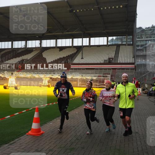 07.12.2025 - St. Pauli X-Mass-Run No. 15 Fabian Wolf http://msf.ph/oto/9373860 07.12.2025 09:57:29 Ziel 632, 1292, 1293, 1377, 1395, 2678, 4032 meine-sportfotos.de