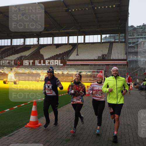 07.12.2025 - St. Pauli X-Mass-Run No. 15 Fabian Wolf http://msf.ph/oto/9373862 07.12.2025 09:57:29 Ziel 632, 1292, 1293, 1377, 1395, 2678, 4032 meine-sportfotos.de