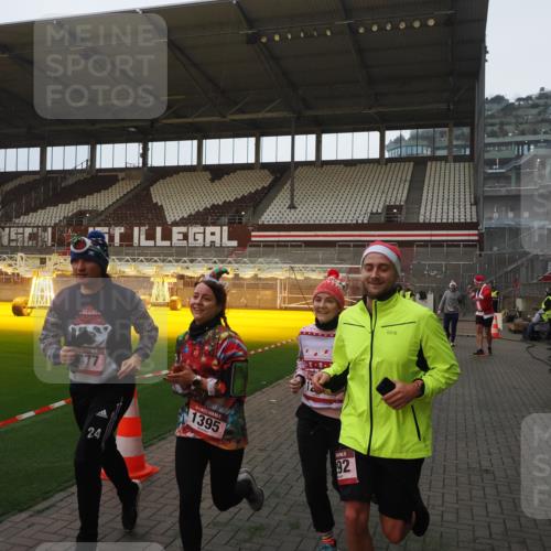 07.12.2025 - St. Pauli X-Mass-Run No. 15 Fabian Wolf http://msf.ph/oto/9373867 07.12.2025 09:57:30 Ziel 632, 1292, 1293, 1377, 1395, 2678 meine-sportfotos.de