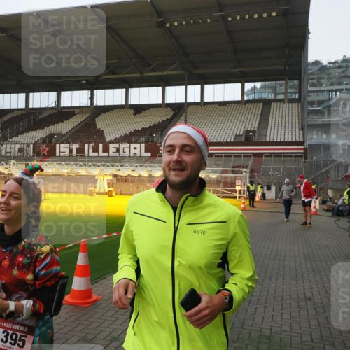 07.12.2025 - St. Pauli X-Mass-Run No. 15 Fabian Wolf http://msf.ph/oto/9373871 07.12.2025 09:57:30 Ziel 632, 1292, 1293, 1377, 1395, 2678 meine-sportfotos.de