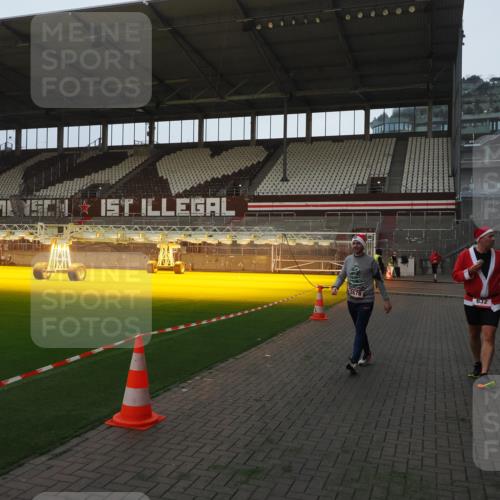 07.12.2025 - St. Pauli X-Mass-Run No. 15 Fabian Wolf http://msf.ph/oto/9373883 07.12.2025 09:57:36 Ziel 632, 1292, 1293, 1377, 1395, 2678 meine-sportfotos.de