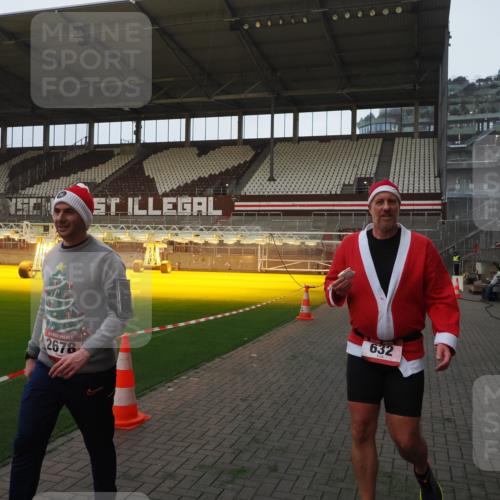 07.12.2025 - St. Pauli X-Mass-Run No. 15 Fabian Wolf http://msf.ph/oto/9373913 07.12.2025 09:57:39 Ziel 632, 1292, 1293, 1377, 1395, 2678, 2984 meine-sportfotos.de