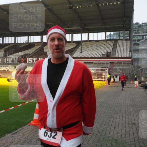 07.12.2025 - St. Pauli X-Mass-Run No. 15 Fabian Wolf http://msf.ph/oto/9373927 07.12.2025 09:57:40 Ziel 632, 1292, 1293, 1377, 1395, 2678, 2984, 4030 meine-sportfotos.de