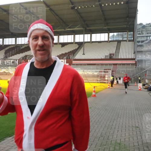 07.12.2025 - St. Pauli X-Mass-Run No. 15 Fabian Wolf http://msf.ph/oto/9373929 07.12.2025 09:57:41 Ziel 632, 1292, 1293, 1377, 1395, 2678, 2984, 4030 meine-sportfotos.de