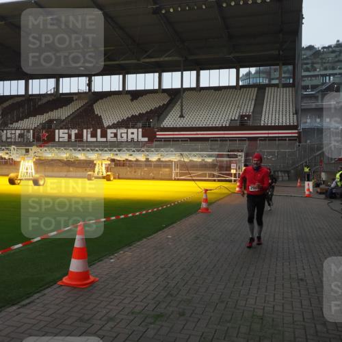 07.12.2025 - St. Pauli X-Mass-Run No. 15 Fabian Wolf http://msf.ph/oto/9373936 07.12.2025 09:57:43 Ziel 1292, 1293, 1377, 1395, 2678, 2984, 4030 meine-sportfotos.de