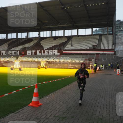 07.12.2025 - St. Pauli X-Mass-Run No. 15 Fabian Wolf http://msf.ph/oto/9373955 07.12.2025 09:57:46 Ziel 2678, 2984, 4030 meine-sportfotos.de