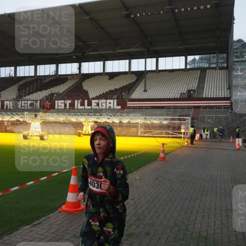 07.12.2025 - St. Pauli X-Mass-Run No. 15 Fabian Wolf http://msf.ph/oto/9373959 07.12.2025 09:57:46 Ziel 2678, 2984, 4030 meine-sportfotos.de