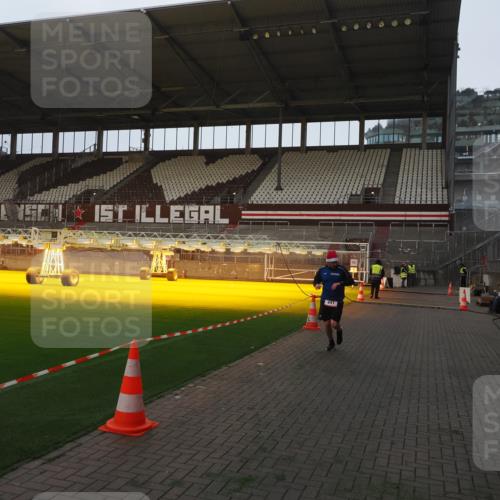 07.12.2025 - St. Pauli X-Mass-Run No. 15 Fabian Wolf http://msf.ph/oto/9373962 07.12.2025 09:57:55 Ziel 441, 2984, 4030 meine-sportfotos.de