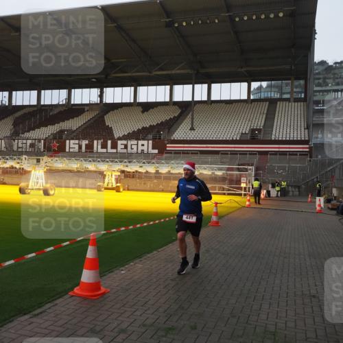 07.12.2025 - St. Pauli X-Mass-Run No. 15 Fabian Wolf http://msf.ph/oto/9373968 07.12.2025 09:57:56 Ziel 441, 2984, 4030 meine-sportfotos.de