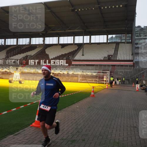 07.12.2025 - St. Pauli X-Mass-Run No. 15 Fabian Wolf http://msf.ph/oto/9373973 07.12.2025 09:57:57 Ziel 441, 2984, 4030 meine-sportfotos.de