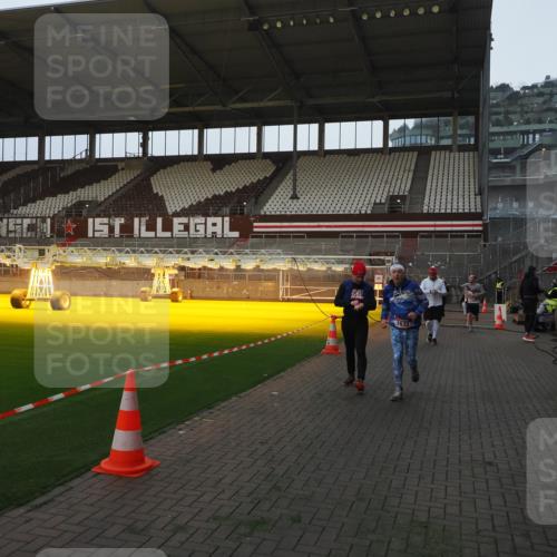07.12.2025 - St. Pauli X-Mass-Run No. 15 Fabian Wolf http://msf.ph/oto/9373976 07.12.2025 09:58:19 Ziel 238, 261, 1173, 1633, 1774, 2205, 3405, 3515, 4206 meine-sportfotos.de