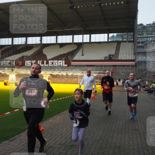 07.12.2025 - St. Pauli X-Mass-Run No. 15 Fabian Wolf http://msf.ph/oto/9373987 07.12.2025 09:58:23 Ziel 238, 261, 1173, 1633, 1774, 2205, 3405, 3515, 4031, 4206 meine-sportfotos.de