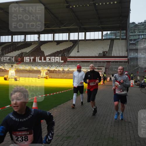 07.12.2025 - St. Pauli X-Mass-Run No. 15 Fabian Wolf http://msf.ph/oto/9373989 07.12.2025 09:58:24 Ziel 238, 261, 1173, 1633, 1774, 2205, 3515, 4031, 4206 meine-sportfotos.de