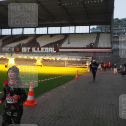 07.12.2025 - St. Pauli X-Mass-Run No. 15 Fabian Wolf http://msf.ph/oto/9374011 07.12.2025 09:58:30 Ziel 238, 261, 483, 532, 1173, 1603, 1633, 1774, 2205, 3515, 4031, 4206 meine-sportfotos.de