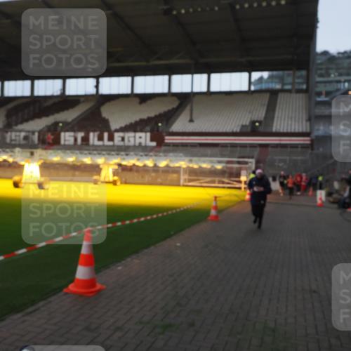 07.12.2025 - St. Pauli X-Mass-Run No. 15 Fabian Wolf http://msf.ph/oto/9374012 07.12.2025 09:58:30 Ziel 238, 261, 483, 532, 1173, 1603, 1633, 1774, 2205, 3515, 4031, 4206 meine-sportfotos.de