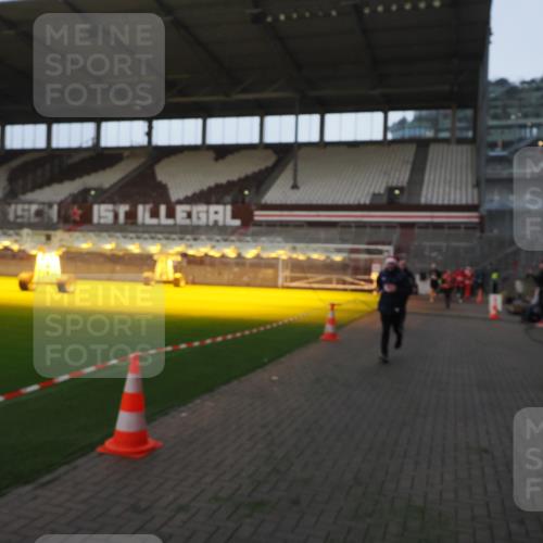 07.12.2025 - St. Pauli X-Mass-Run No. 15 Fabian Wolf http://msf.ph/oto/9374013 07.12.2025 09:58:30 Ziel 238, 261, 483, 532, 1173, 1603, 1633, 1774, 2205, 3515, 4031, 4206 meine-sportfotos.de