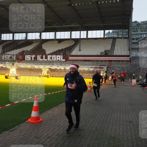 07.12.2025 - St. Pauli X-Mass-Run No. 15 Fabian Wolf http://msf.ph/oto/9374020 07.12.2025 09:58:32 Ziel 238, 261, 483, 532, 1003, 1173, 1528, 1603, 1633, 1774, 2205, 3515, 4031, 4206 meine-sportfotos.de