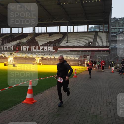 07.12.2025 - St. Pauli X-Mass-Run No. 15 Fabian Wolf http://msf.ph/oto/9374025 07.12.2025 09:58:34 Ziel 238, 261, 483, 532, 1003, 1115, 1173, 1528, 1603, 1774, 1782, 1785, 2205, 3308, 4031, 4206 meine-sportfotos.de