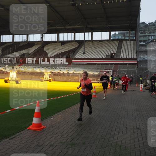 07.12.2025 - St. Pauli X-Mass-Run No. 15 Fabian Wolf http://msf.ph/oto/9374033 07.12.2025 09:58:35 Ziel 238, 261, 483, 532, 1003, 1115, 1173, 1528, 1603, 1782, 1785, 2205, 2392, 3308, 4031, 4206 meine-sportfotos.de