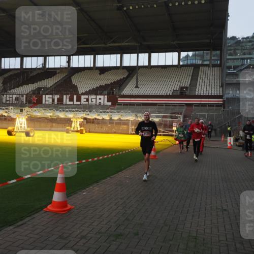 07.12.2025 - St. Pauli X-Mass-Run No. 15 Fabian Wolf http://msf.ph/oto/9374036 07.12.2025 09:58:37 Ziel 238, 261, 483, 532, 1003, 1115, 1173, 1528, 1603, 1782, 1785, 2205, 2392, 3308, 4031, 4206 meine-sportfotos.de