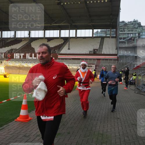 07.12.2025 - St. Pauli X-Mass-Run No. 15 Fabian Wolf http://msf.ph/oto/9374045 07.12.2025 09:58:40 Ziel 483, 532, 1003, 1115, 1528, 1542, 1603, 1782, 1785, 2392, 3308, 4031 meine-sportfotos.de