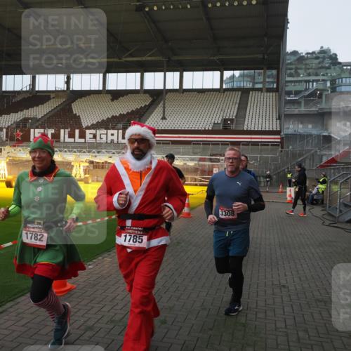07.12.2025 - St. Pauli X-Mass-Run No. 15 Fabian Wolf http://msf.ph/oto/9374049 07.12.2025 09:58:41 Ziel 483, 532, 1003, 1115, 1528, 1542, 1603, 1782, 1785, 2392, 3308, 4031 meine-sportfotos.de