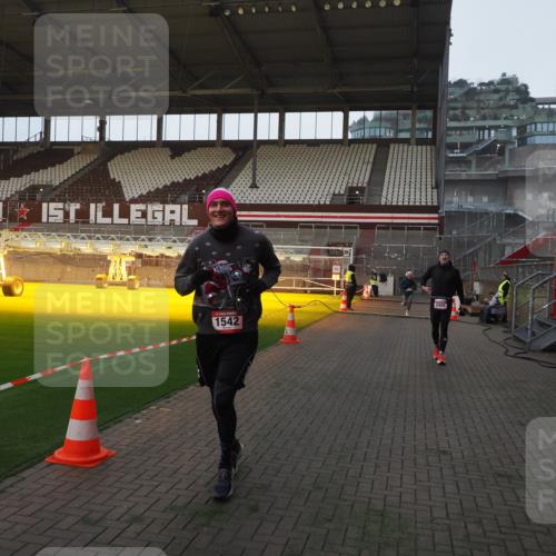 07.12.2025 - St. Pauli X-Mass-Run No. 15 Fabian Wolf http://msf.ph/oto/9374064 07.12.2025 09:58:44 Ziel 483, 532, 655, 1003, 1115, 1528, 1542, 1603, 1782, 1785, 2392, 3308 meine-sportfotos.de