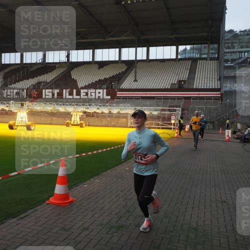 07.12.2025 - St. Pauli X-Mass-Run No. 15 Fabian Wolf http://msf.ph/oto/9374090 07.12.2025 09:59:02 Ziel 655, 2529, 3147, 3345 meine-sportfotos.de