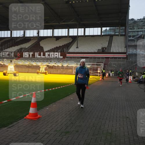 07.12.2025 - St. Pauli X-Mass-Run No. 15 Fabian Wolf http://msf.ph/oto/9374103 07.12.2025 09:59:11 Ziel 939, 1120, 2529, 3147, 3345 meine-sportfotos.de