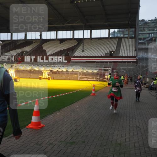 07.12.2025 - St. Pauli X-Mass-Run No. 15 Fabian Wolf http://msf.ph/oto/9374121 07.12.2025 09:59:14 Ziel 939, 1120, 2529, 2657, 3147, 3345 meine-sportfotos.de
