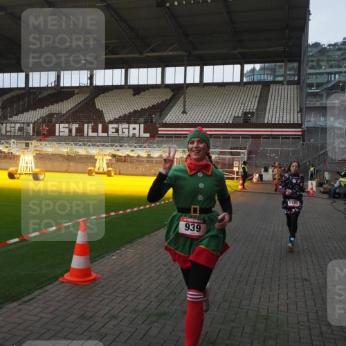 07.12.2025 - St. Pauli X-Mass-Run No. 15 Fabian Wolf http://msf.ph/oto/9374134 07.12.2025 09:59:15 Ziel 939, 1120, 2529, 2657, 3147, 3345 meine-sportfotos.de