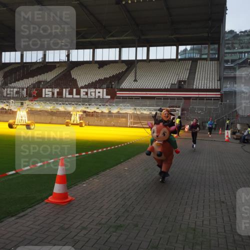 07.12.2025 - St. Pauli X-Mass-Run No. 15 Fabian Wolf http://msf.ph/oto/9374178 07.12.2025 09:59:21 Ziel 939, 1120, 2204, 2207, 2529, 2657 meine-sportfotos.de