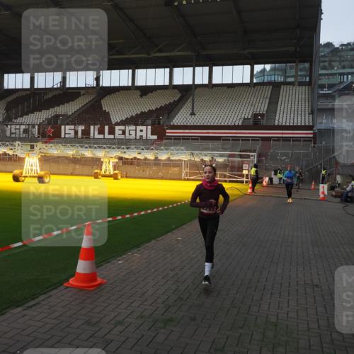 07.12.2025 - St. Pauli X-Mass-Run No. 15 Fabian Wolf http://msf.ph/oto/9374196 07.12.2025 09:59:23 Ziel 939, 1120, 2204, 2207, 2657 meine-sportfotos.de