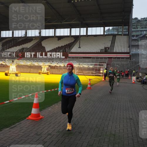 07.12.2025 - St. Pauli X-Mass-Run No. 15 Fabian Wolf http://msf.ph/oto/9374209 07.12.2025 09:59:28 Ziel 939, 961, 1120, 2204, 2207, 2657, 4029 meine-sportfotos.de