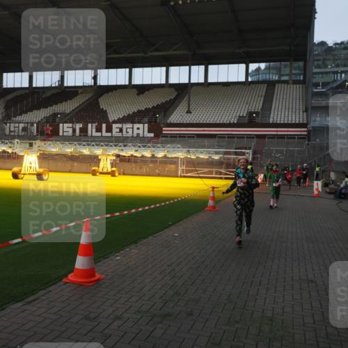 07.12.2025 - St. Pauli X-Mass-Run No. 15 Fabian Wolf http://msf.ph/oto/9374216 07.12.2025 09:59:29 Ziel 961, 1120, 2204, 2207, 2657, 4029 meine-sportfotos.de
