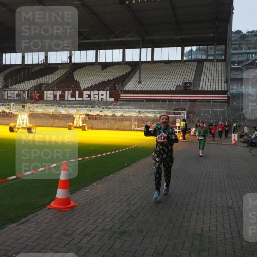 07.12.2025 - St. Pauli X-Mass-Run No. 15 Fabian Wolf http://msf.ph/oto/9374223 07.12.2025 09:59:30 Ziel 488, 961, 2204, 2207, 2657, 4029, 4052, 4465 meine-sportfotos.de