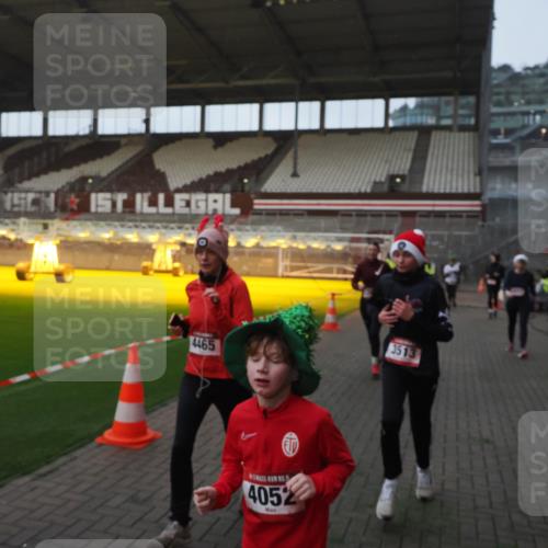 07.12.2025 - St. Pauli X-Mass-Run No. 15 Fabian Wolf http://msf.ph/oto/9374258 07.12.2025 09:59:37 Ziel 488, 910, 911, 961, 1763, 2204, 2207, 3513, 4029, 4051, 4052, 4465 meine-sportfotos.de