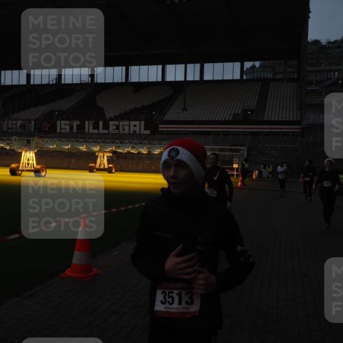 07.12.2025 - St. Pauli X-Mass-Run No. 15 Fabian Wolf http://msf.ph/oto/9374265 07.12.2025 09:59:38 Ziel 488, 910, 911, 961, 1763, 2204, 3513, 4029, 4051, 4052, 4465 meine-sportfotos.de