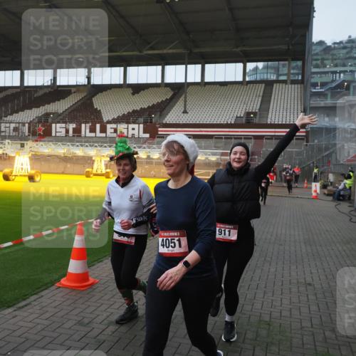07.12.2025 - St. Pauli X-Mass-Run No. 15 Fabian Wolf http://msf.ph/oto/9374287 07.12.2025 09:59:43 Ziel 488, 910, 911, 961, 1763, 2186, 2729, 3513, 4029, 4051, 4052, 4465 meine-sportfotos.de