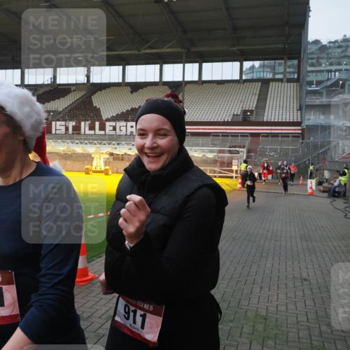 07.12.2025 - St. Pauli X-Mass-Run No. 15 Fabian Wolf http://msf.ph/oto/9374295 07.12.2025 09:59:43 Ziel 488, 910, 911, 961, 1763, 2186, 2729, 3513, 4029, 4051, 4052, 4465 meine-sportfotos.de