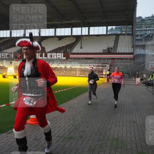07.12.2025 - St. Pauli X-Mass-Run No. 15 Fabian Wolf http://msf.ph/oto/9374344 07.12.2025 09:59:51 Ziel 910, 911, 934, 1112, 1763, 2186, 2729, 2964, 3513, 4051 meine-sportfotos.de