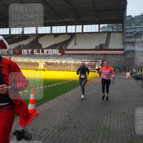 07.12.2025 - St. Pauli X-Mass-Run No. 15 Fabian Wolf http://msf.ph/oto/9374346 07.12.2025 09:59:51 Ziel 910, 911, 934, 1112, 1763, 2186, 2729, 2964, 3513, 4051 meine-sportfotos.de