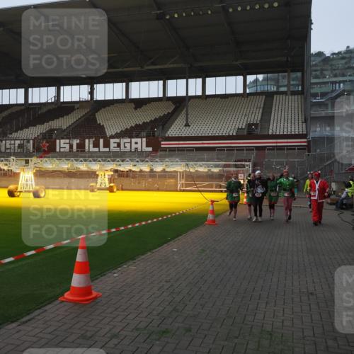 07.12.2025 - St. Pauli X-Mass-Run No. 15 Fabian Wolf http://msf.ph/oto/9374395 07.12.2025 10:00:05 Ziel 802, 1112, 1333, 1354, 1360, 1404, 2140, 2141, 2964 meine-sportfotos.de