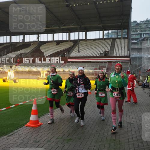 07.12.2025 - St. Pauli X-Mass-Run No. 15 Fabian Wolf http://msf.ph/oto/9374411 07.12.2025 10:00:09 Ziel 802, 1333, 1354, 1360, 1404, 2140, 2141, 4129 meine-sportfotos.de