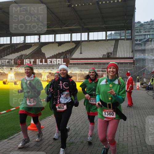07.12.2025 - St. Pauli X-Mass-Run No. 15 Fabian Wolf http://msf.ph/oto/9374418 07.12.2025 10:00:09 Ziel 802, 1333, 1354, 1360, 1404, 2140, 2141, 4129 meine-sportfotos.de
