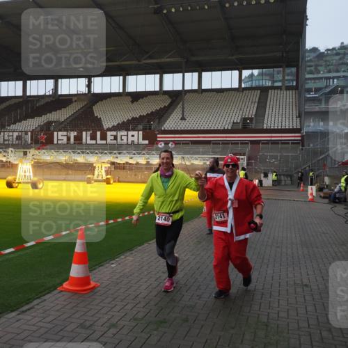 07.12.2025 - St. Pauli X-Mass-Run No. 15 Fabian Wolf http://msf.ph/oto/9374436 07.12.2025 10:00:12 Ziel 802, 1333, 1354, 1360, 1404, 2140, 2141, 4129 meine-sportfotos.de