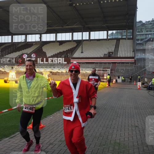 07.12.2025 - St. Pauli X-Mass-Run No. 15 Fabian Wolf http://msf.ph/oto/9374445 07.12.2025 10:00:13 Ziel 802, 1333, 1354, 1360, 1404, 2140, 2141, 4129 meine-sportfotos.de