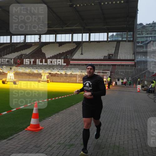 07.12.2025 - St. Pauli X-Mass-Run No. 15 Fabian Wolf http://msf.ph/oto/9374474 07.12.2025 10:00:24 Ziel 3336, 4129 meine-sportfotos.de