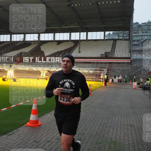 07.12.2025 - St. Pauli X-Mass-Run No. 15 Fabian Wolf http://msf.ph/oto/9374478 07.12.2025 10:00:24 Ziel 3336, 4129 meine-sportfotos.de