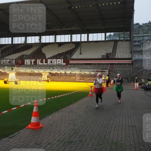 07.12.2025 - St. Pauli X-Mass-Run No. 15 Fabian Wolf http://msf.ph/oto/9374486 07.12.2025 10:00:32 Ziel 855, 1418, 1976, 2348, 3336 meine-sportfotos.de